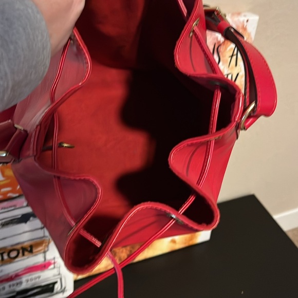 Louis Vuitton Epi Petit Noe Leather Drawstring Shoulder Bag - EUC - Picture 10 of 12